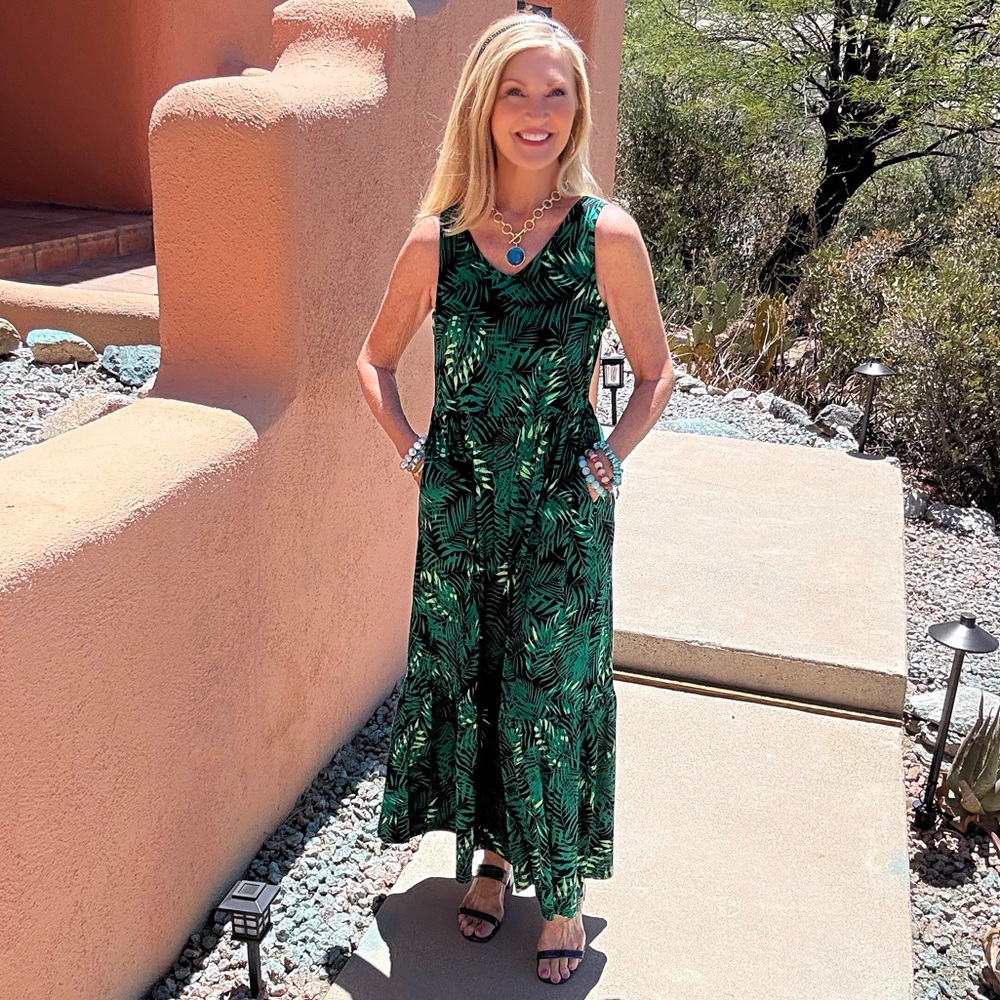 NWT GREEN PATTERN MAXI DRESS-S
